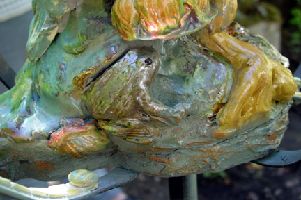 detailGG1offrogwithparasol.jpg